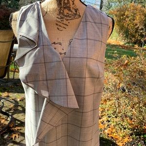 Banana Republic Gorgeous light Gray wool sleeveless top size Medium